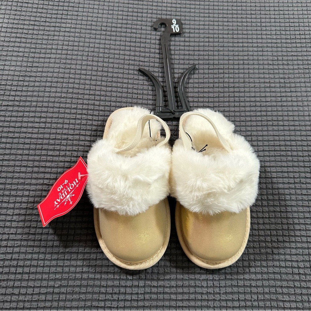Girls Gold Faux Fur Scuff Slippers Size 9 10 Holiday Time Soft Sole